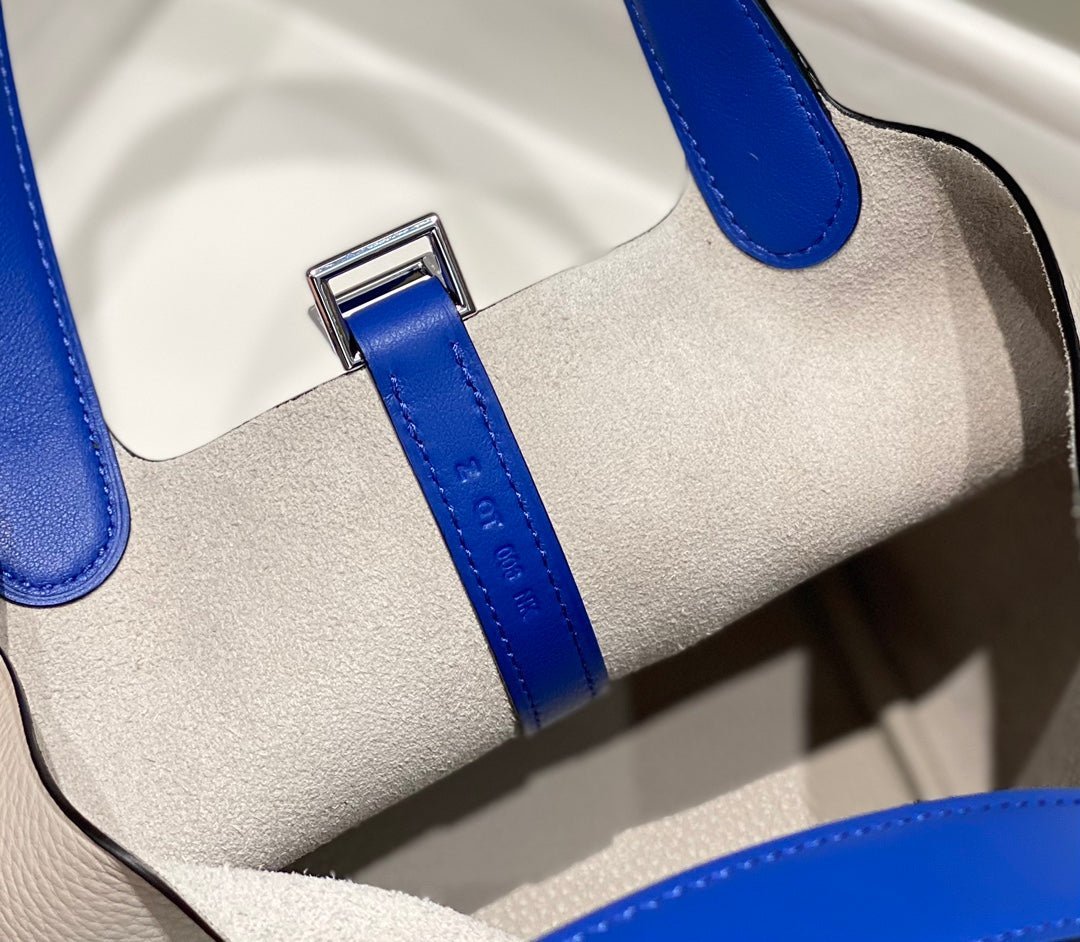 HERMES 25S PICOTIN LOCK 18 IN PEARL GRAY AND ELECTRIC BLUE CALFSKIN SILVER HARDWARE - Image 17
