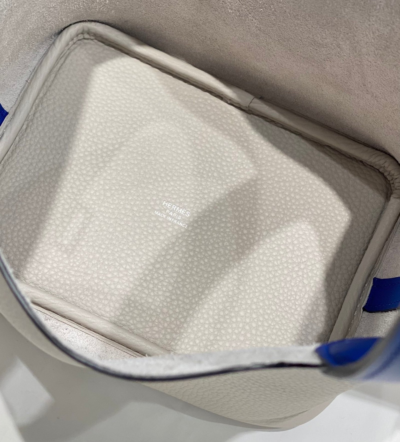 HERMES 25S PICOTIN LOCK 18 IN PEARL GRAY AND ELECTRIC BLUE CALFSKIN SILVER HARDWARE - Image 6