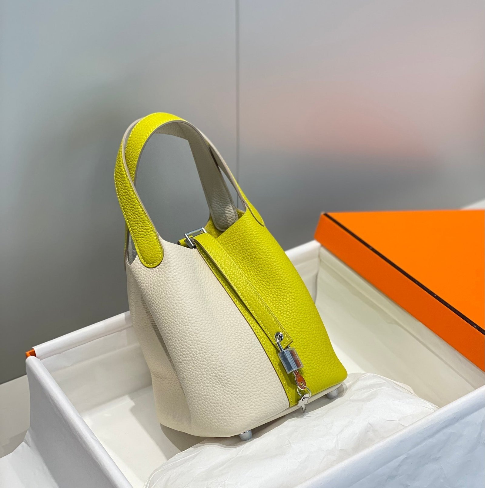 HERMES 25S PICOTIN LOCK 18 IN WHITE AND LEMON YELLOW CALFSKIN SILVER HARDWARE - Image 3
