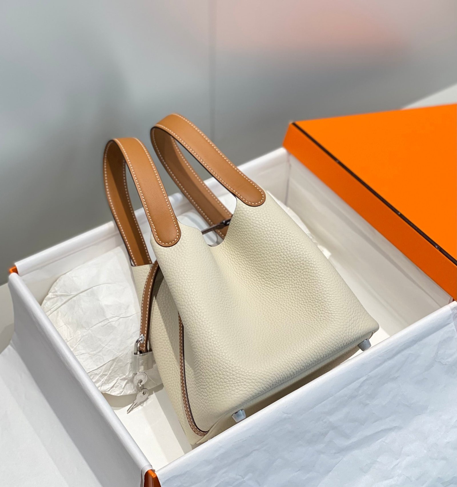HERMES 25S PICOTIN LOCK 18 IN BURNT ORANGE AND IVORY CALFSKIN SILVER HARDWARE - Image 4