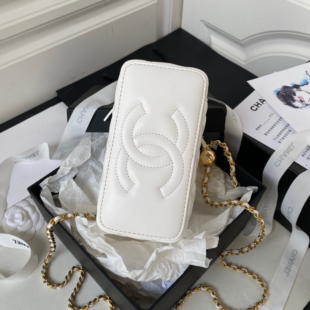 SMALL VANITY CASE 17 IN WHITE CALFSKIN GOLD HARDWARE - Image 10