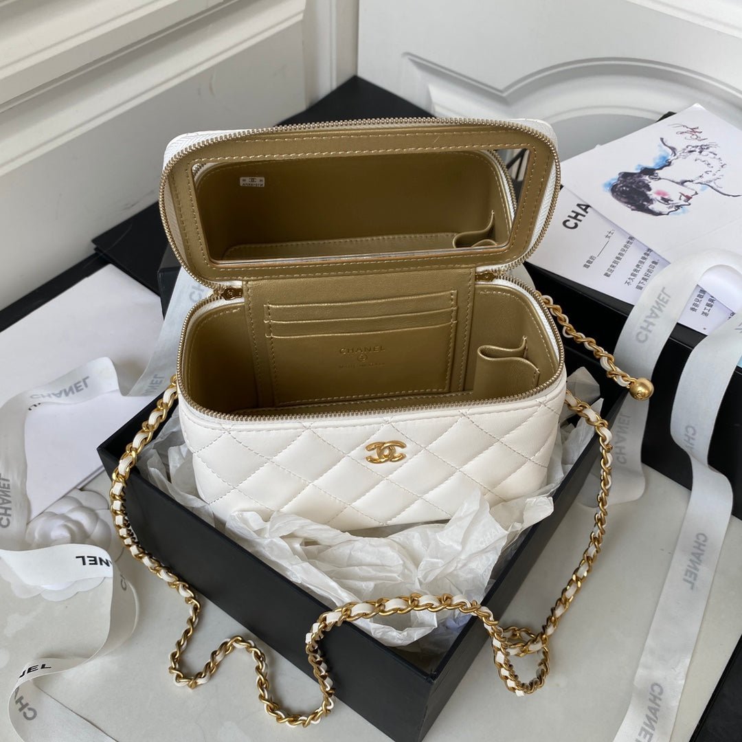 SMALL VANITY CASE 17 IN WHITE CALFSKIN GOLD HARDWARE - Image 3