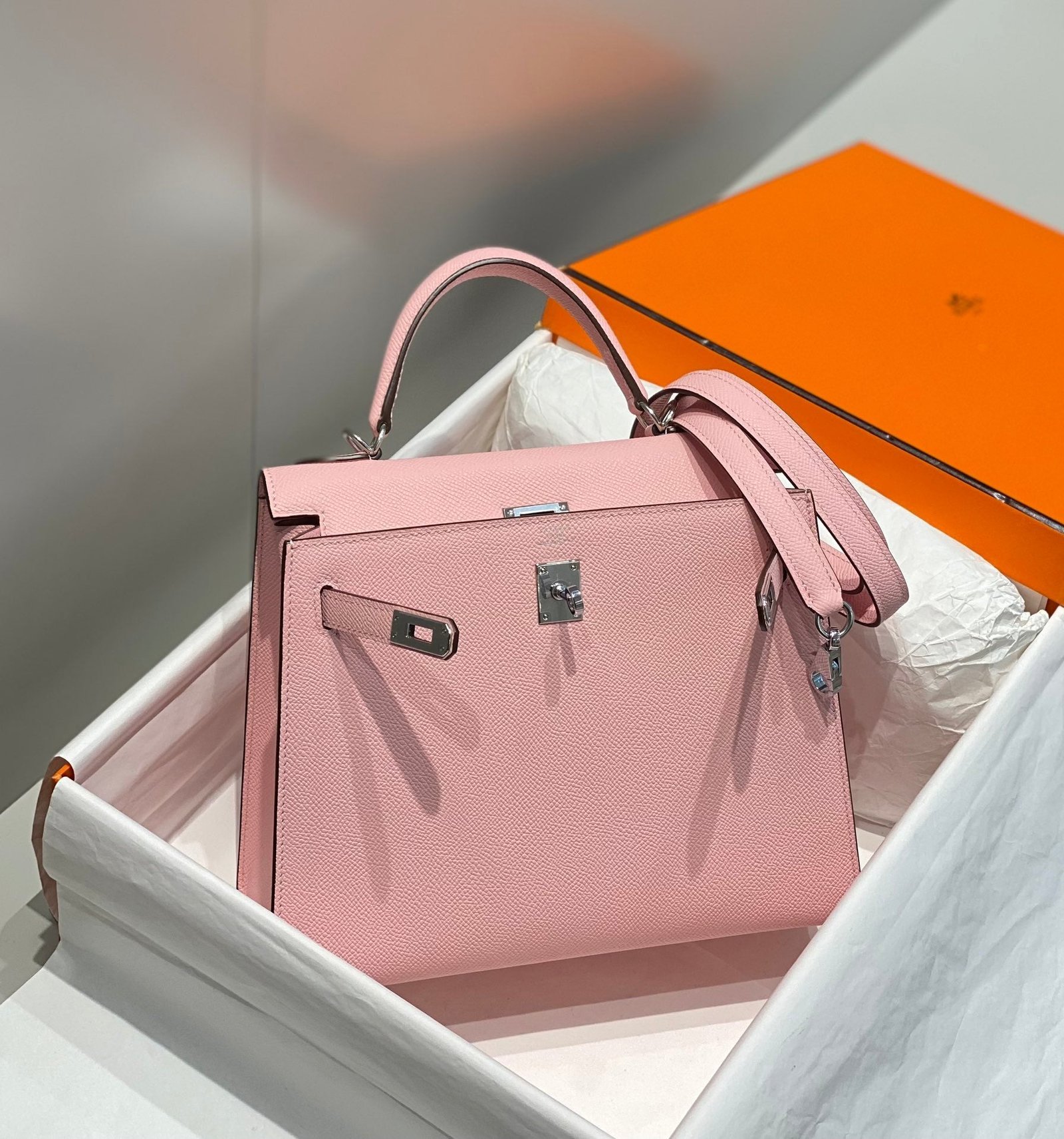 KELLY 25CM IN ROSE SAKURA SWIFT CALFSKIN SILVER HARDWARE - Image 3