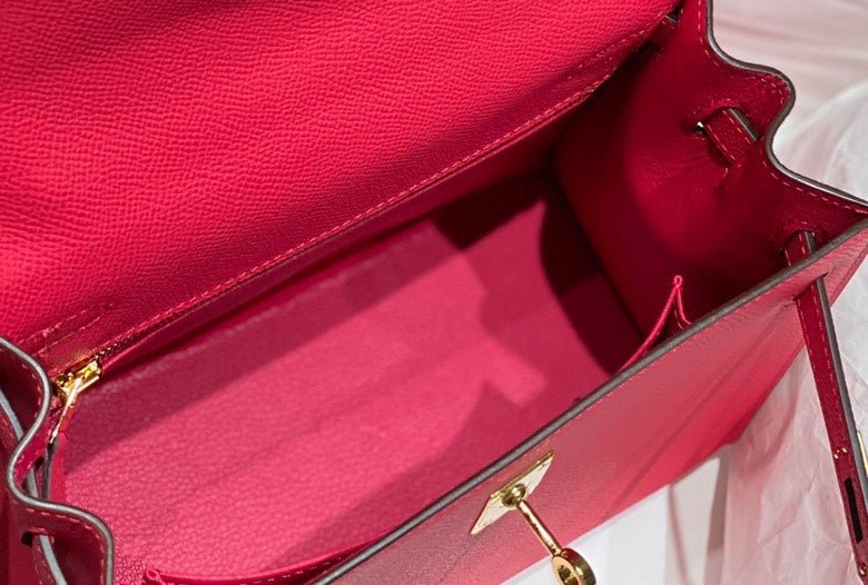 KELLY 25CM IN ROSE TYRIEN SWIFT CALFSKIN GOLD HARDWARE - Image 15