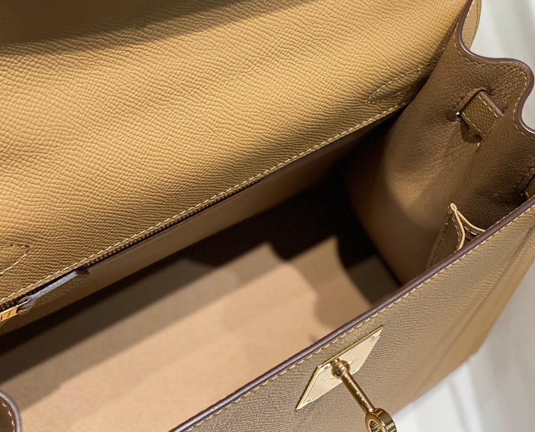KELLY 28CM IN CHAI EPSOM CALFSKIN GOLD HARDWARE - Image 18