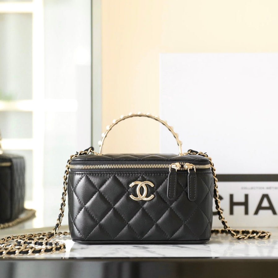 CHANEL 25S VANITY BAG 17 CM IN BLACK LAMBSKIN WITH PEARL STRAP - Image 10