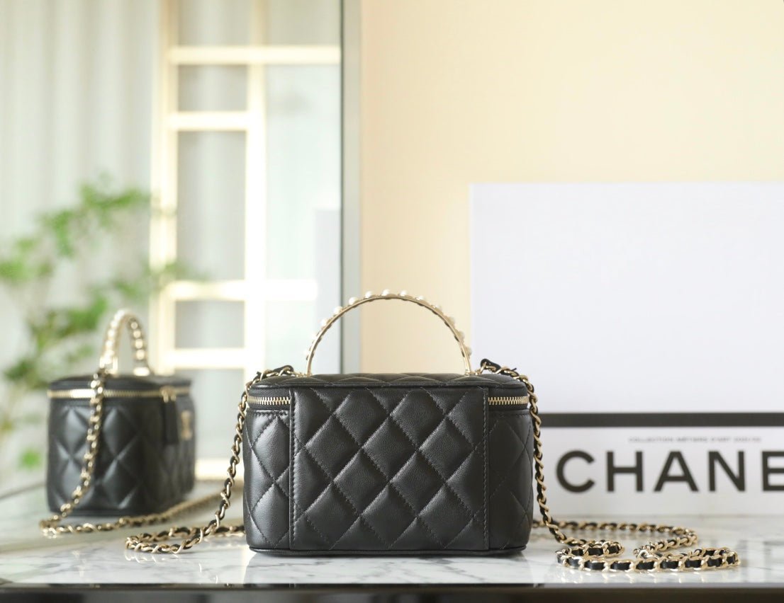 CHANEL 25S VANITY BAG 17 CM IN BLACK LAMBSKIN WITH PEARL STRAP - Image 5