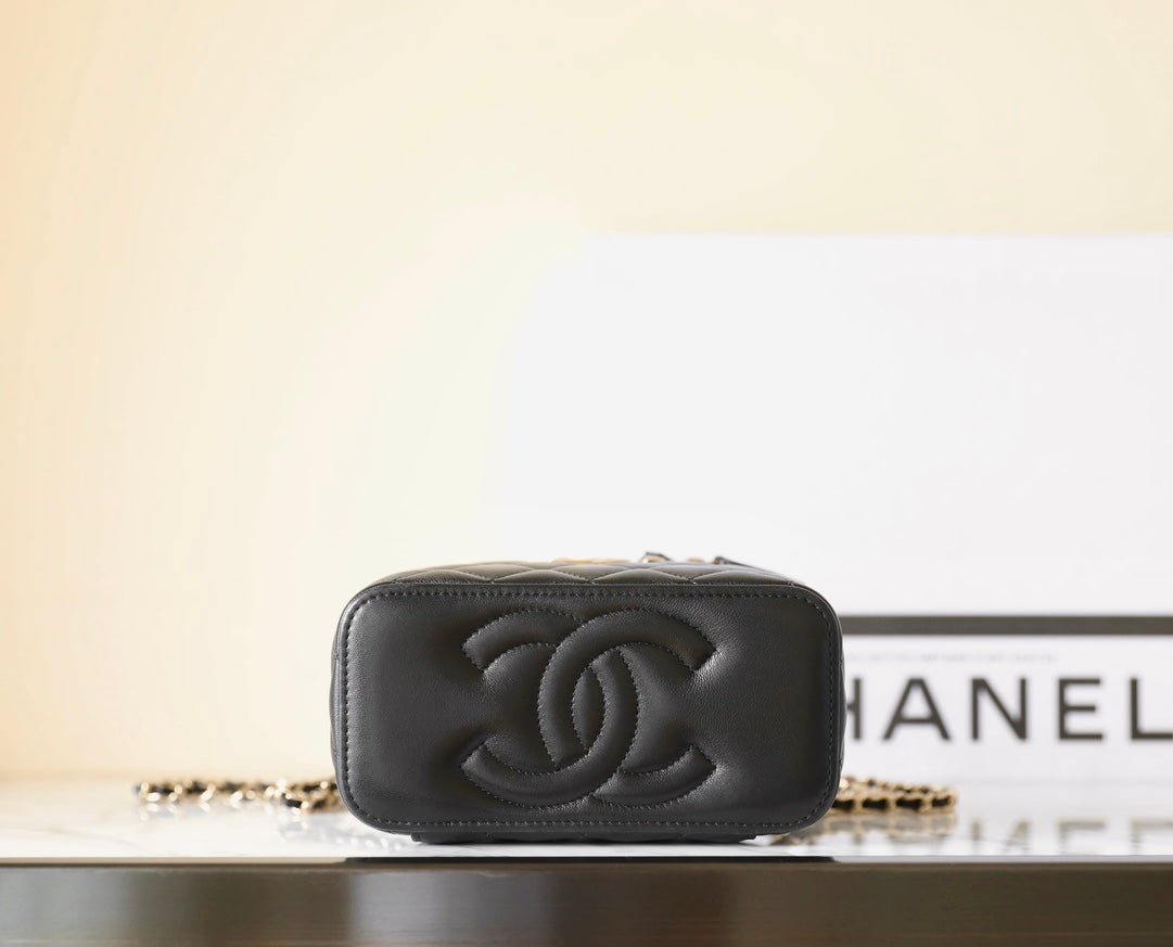CHANEL 25S VANITY BAG 17 CM IN BLACK LAMBSKIN WITH PEARL STRAP - Image 4