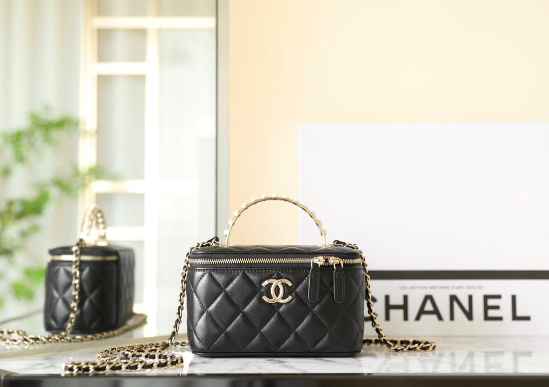 CHANEL 25S VANITY BAG 17 CM IN BLACK LAMBSKIN WITH PEARL STRAP - Image 11