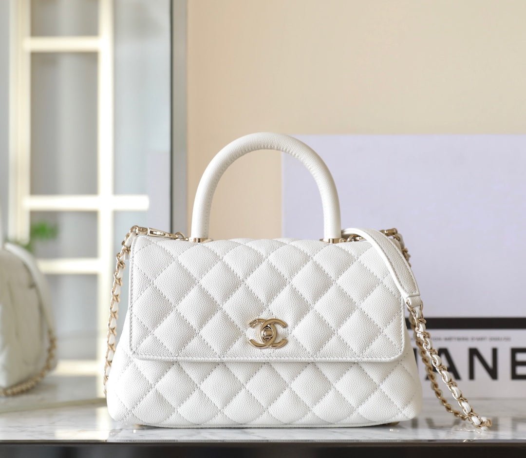 CHANEL 25S FLAP BAG 24 CM IN WHITE LAMBSKIN WITH GOLD HARDWARE - Image 2