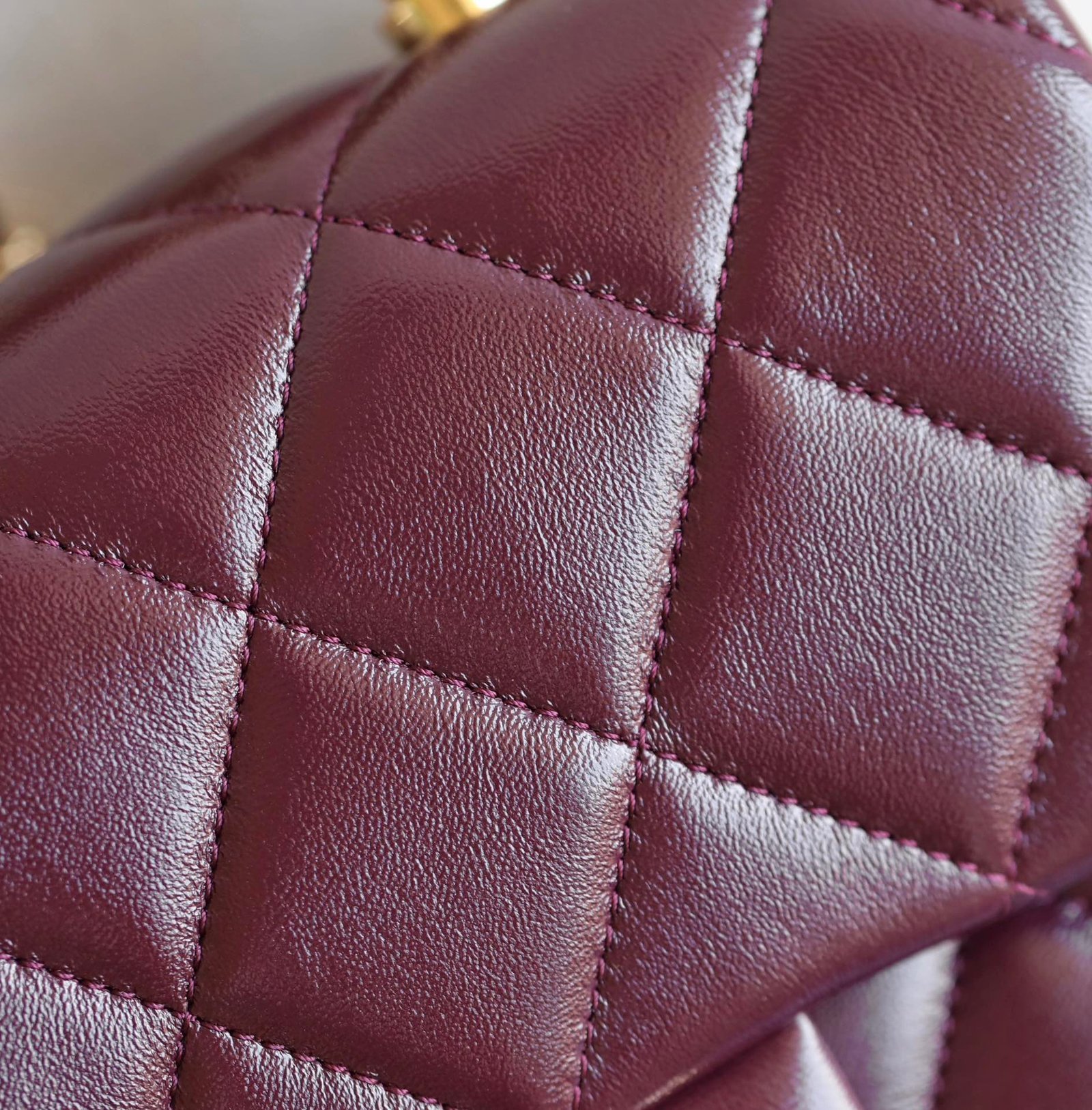 CHANEL 25S FLAP BAG 19 CM IN DARK RED LAMBSKIN WITH GOLD HARDWARE - Image 14