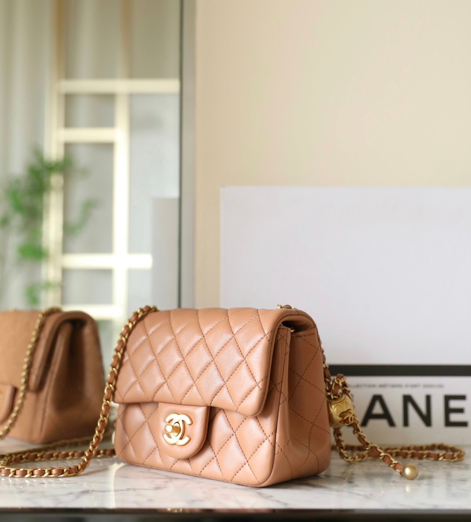 CHANEL 25S FLAP BAG 18 CM IN LIGHT BROWN LAMBSKIN WITH GOLD HARDWARE - Image 3