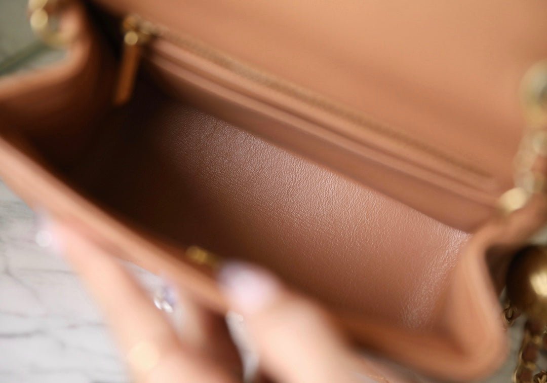 CHANEL 25S FLAP BAG 18 CM IN LIGHT BROWN LAMBSKIN WITH GOLD HARDWARE - Image 17