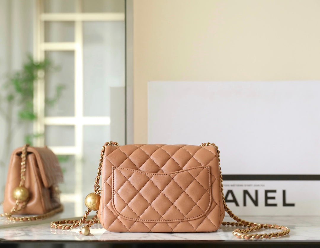 CHANEL 25S FLAP BAG 18 CM IN LIGHT BROWN LAMBSKIN WITH GOLD HARDWARE - Image 13