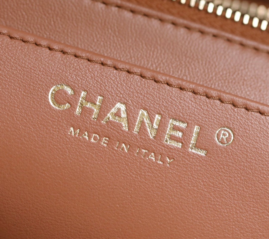 CHANEL 25S FLAP BAG 18 CM IN LIGHT BROWN LAMBSKIN WITH GOLD HARDWARE - Image 18