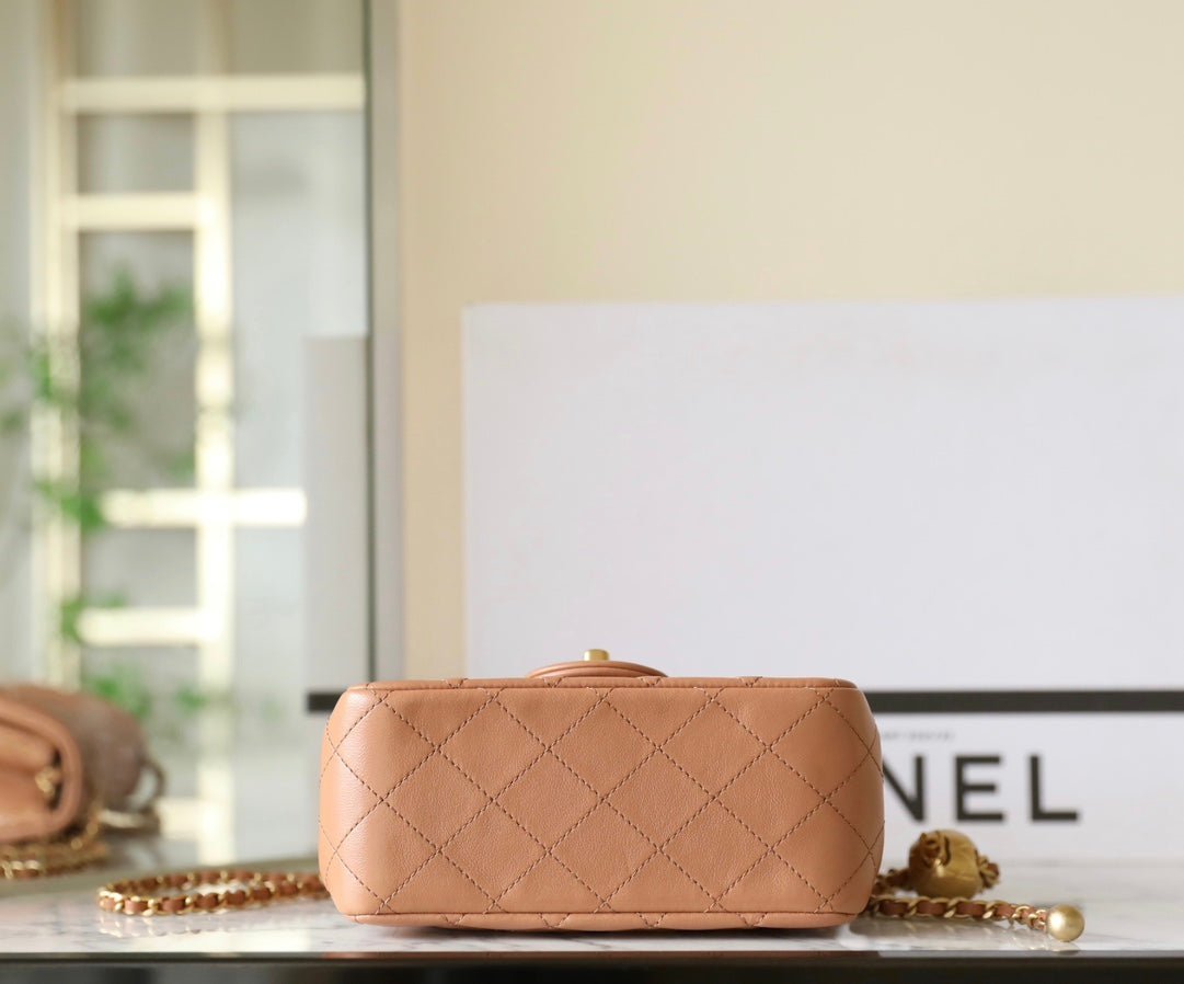 CHANEL 25S FLAP BAG 18 CM IN LIGHT BROWN LAMBSKIN WITH GOLD HARDWARE - Image 15