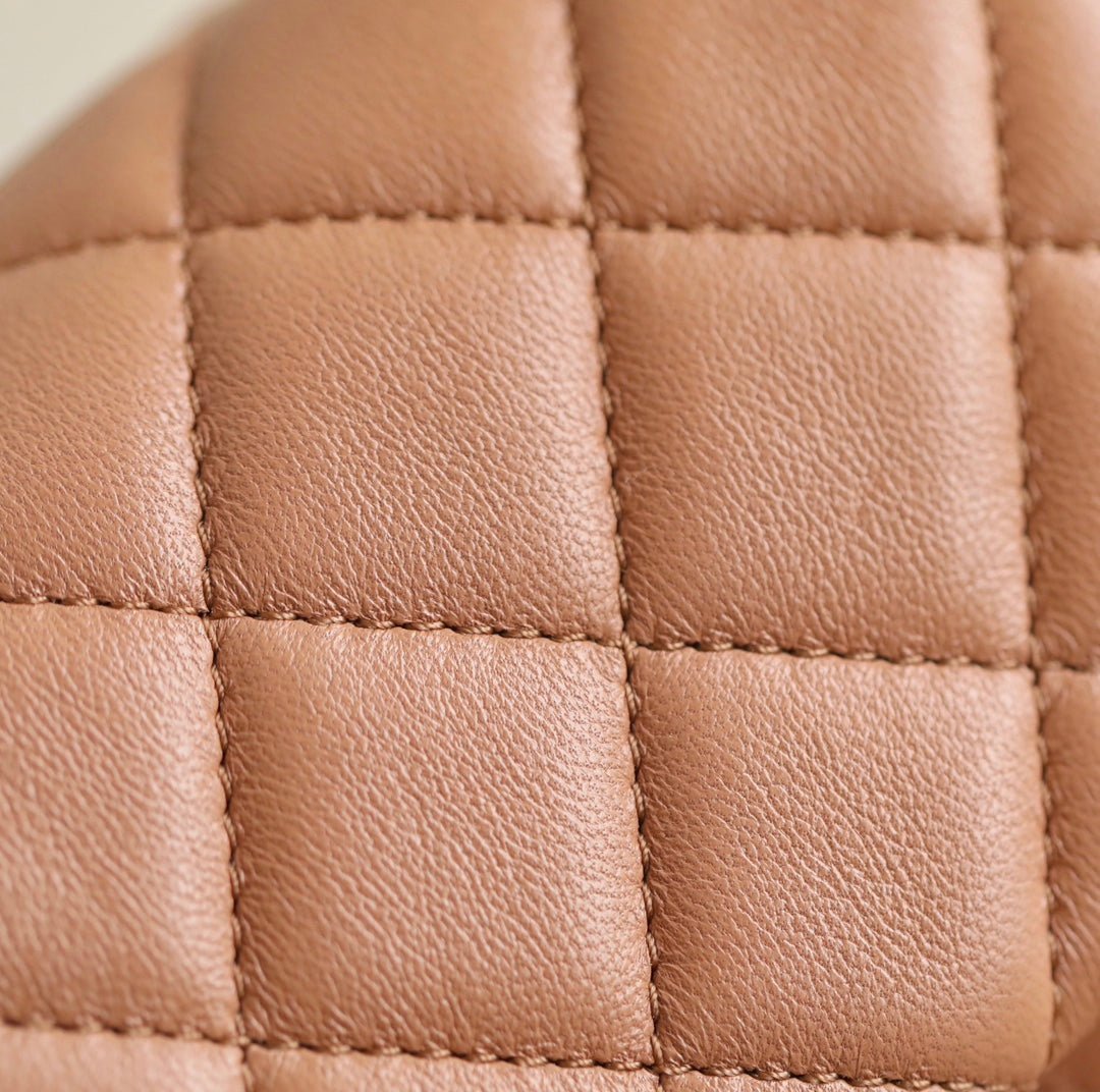 CHANEL 25S FLAP BAG 18 CM IN LIGHT BROWN LAMBSKIN WITH GOLD HARDWARE - Image 16