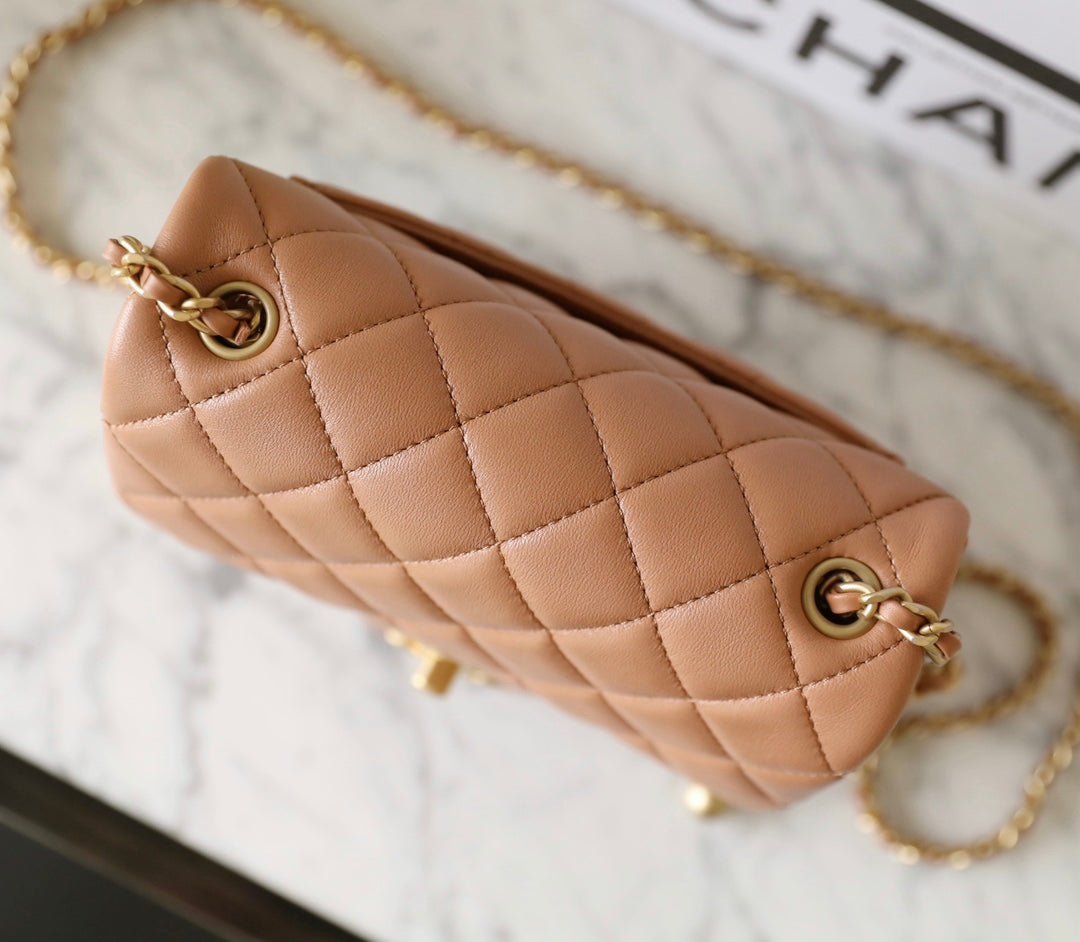 CHANEL 25S FLAP BAG 18 CM IN LIGHT BROWN LAMBSKIN WITH GOLD HARDWARE - Image 14