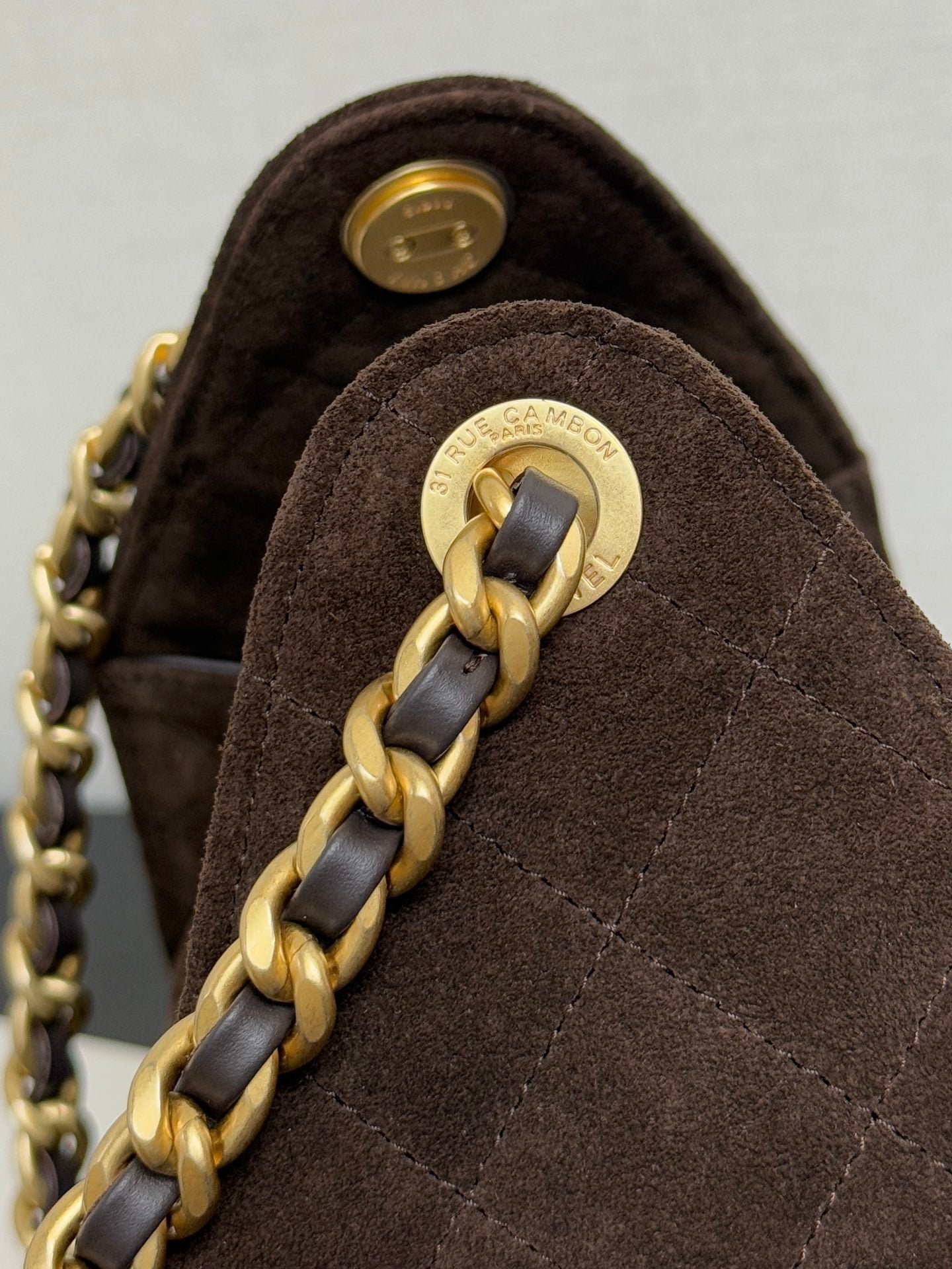 CHANEL 25S HOBO BAG 30 CM IN DARK BROWN SUEDE WITH GOLD HARDWARE - Image 13