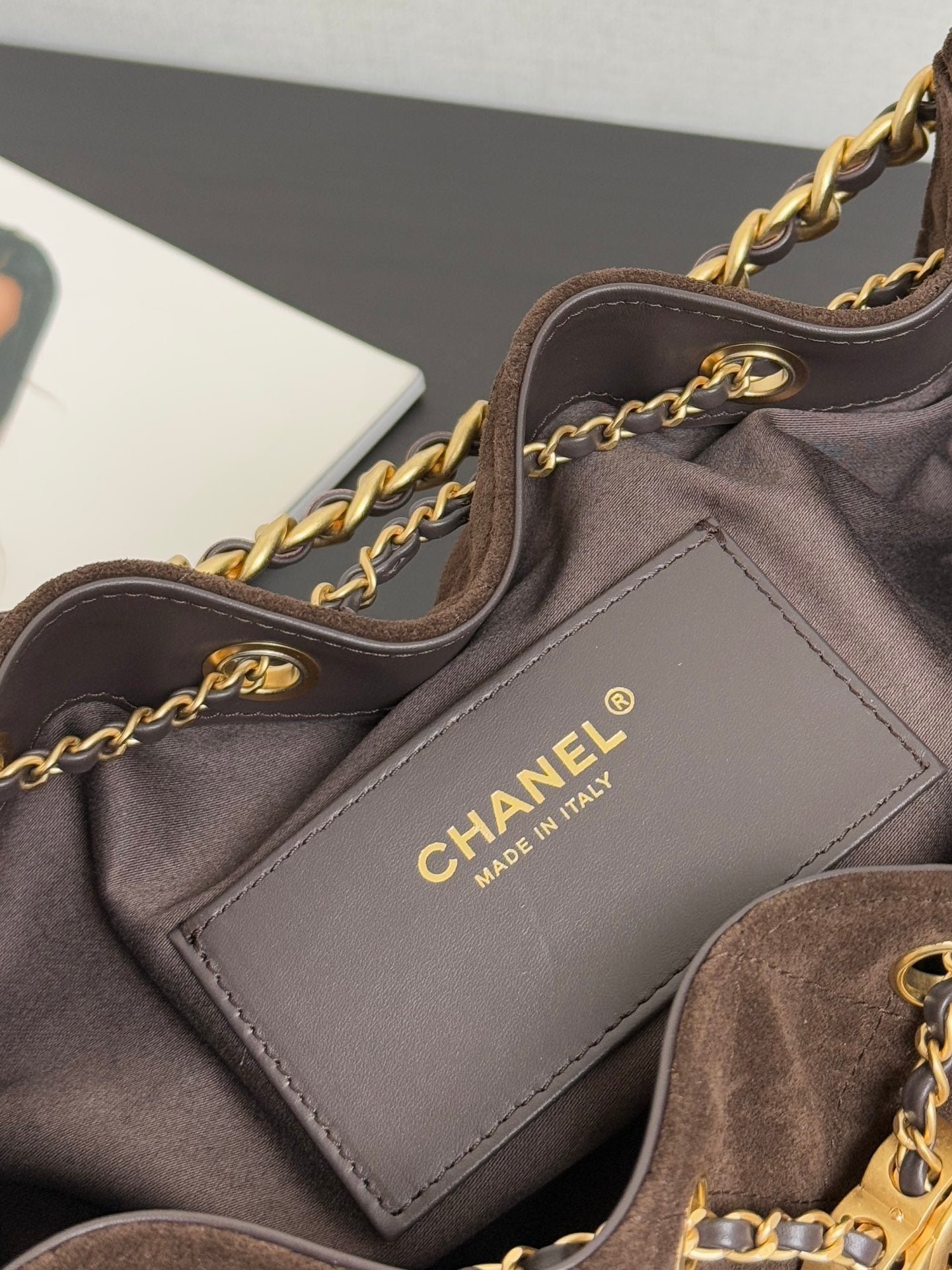 CHANEL 25S HOBO BAG 30 CM IN DARK BROWN SUEDE WITH GOLD HARDWARE - Image 8
