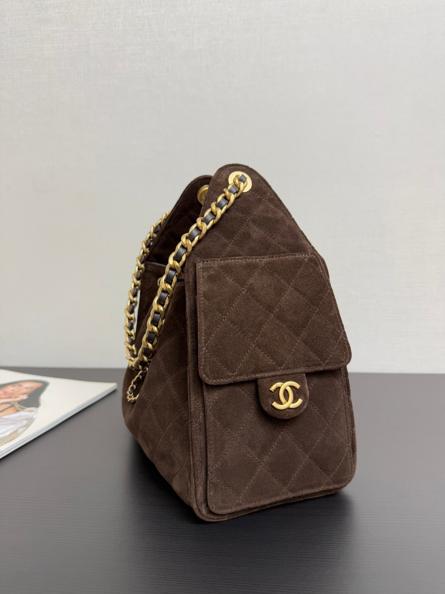 CHANEL 25S HOBO BAG 30 CM IN DARK BROWN SUEDE WITH GOLD HARDWARE - Image 11