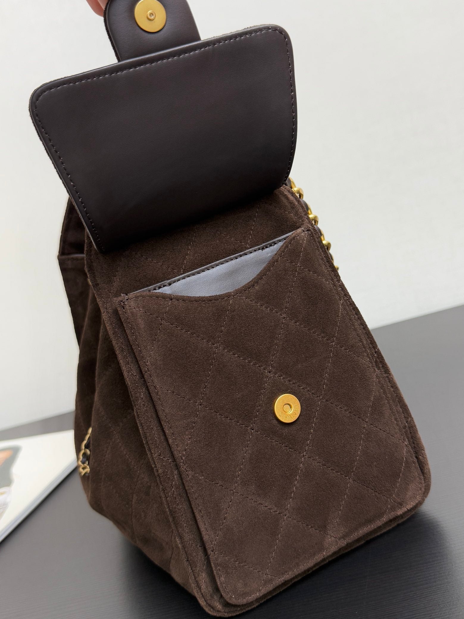 CHANEL 25S HOBO BAG 30 CM IN DARK BROWN SUEDE WITH GOLD HARDWARE - Image 12