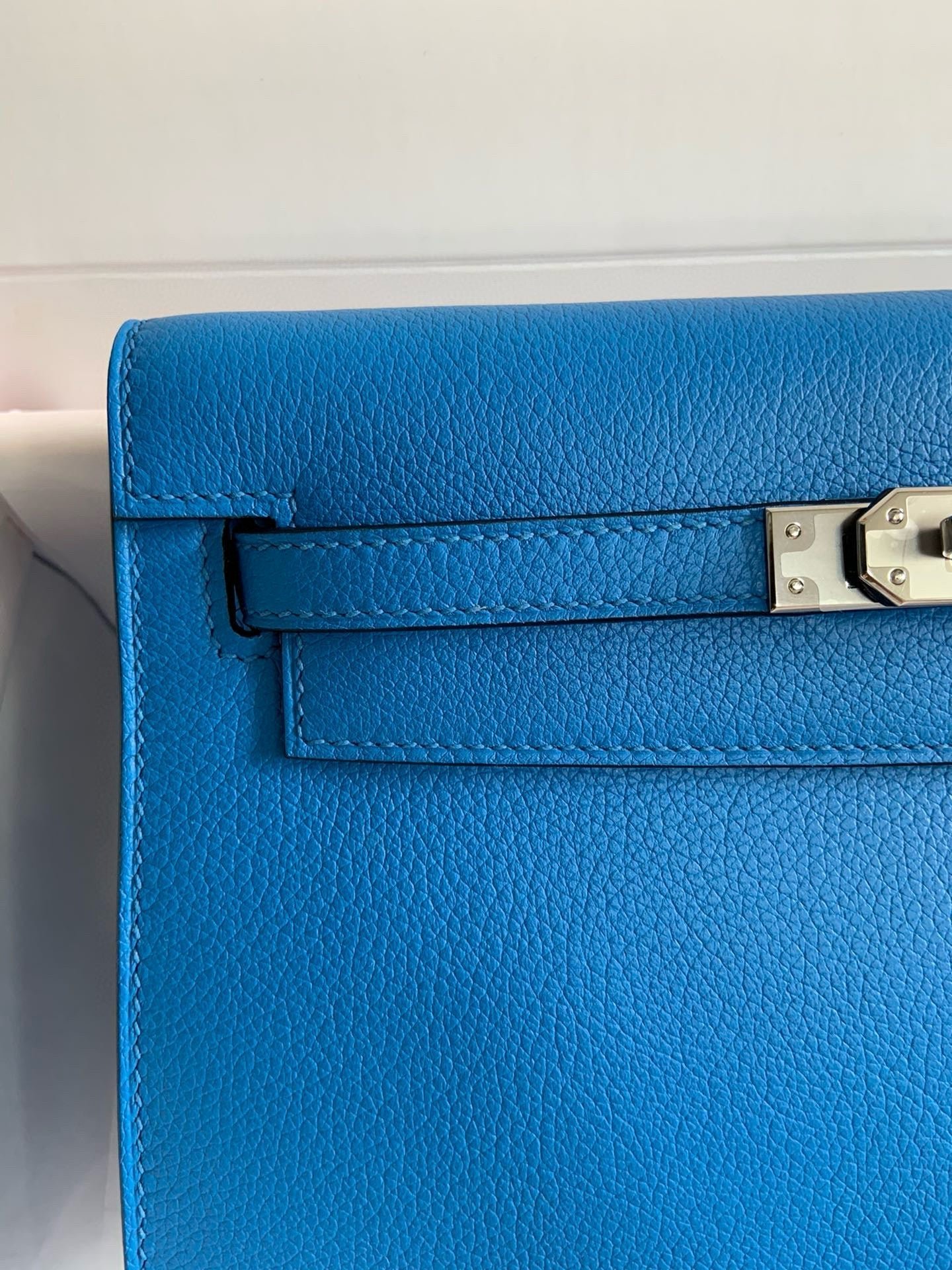 KELLY DANSE 22 EVERCOLOR BLUE IN CALFSKIN SLIVER HARDWARE - Image 6