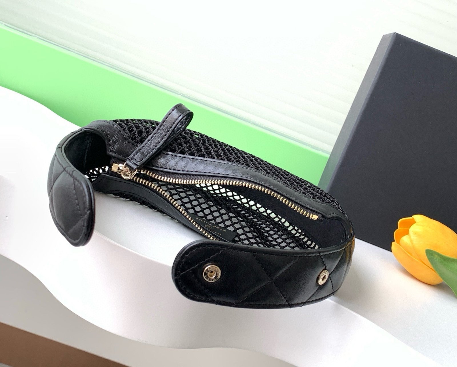 CC 25S POUCH IN BLACK LAMBSKIN WITH MESH GOLD HARDWARE - Image 14