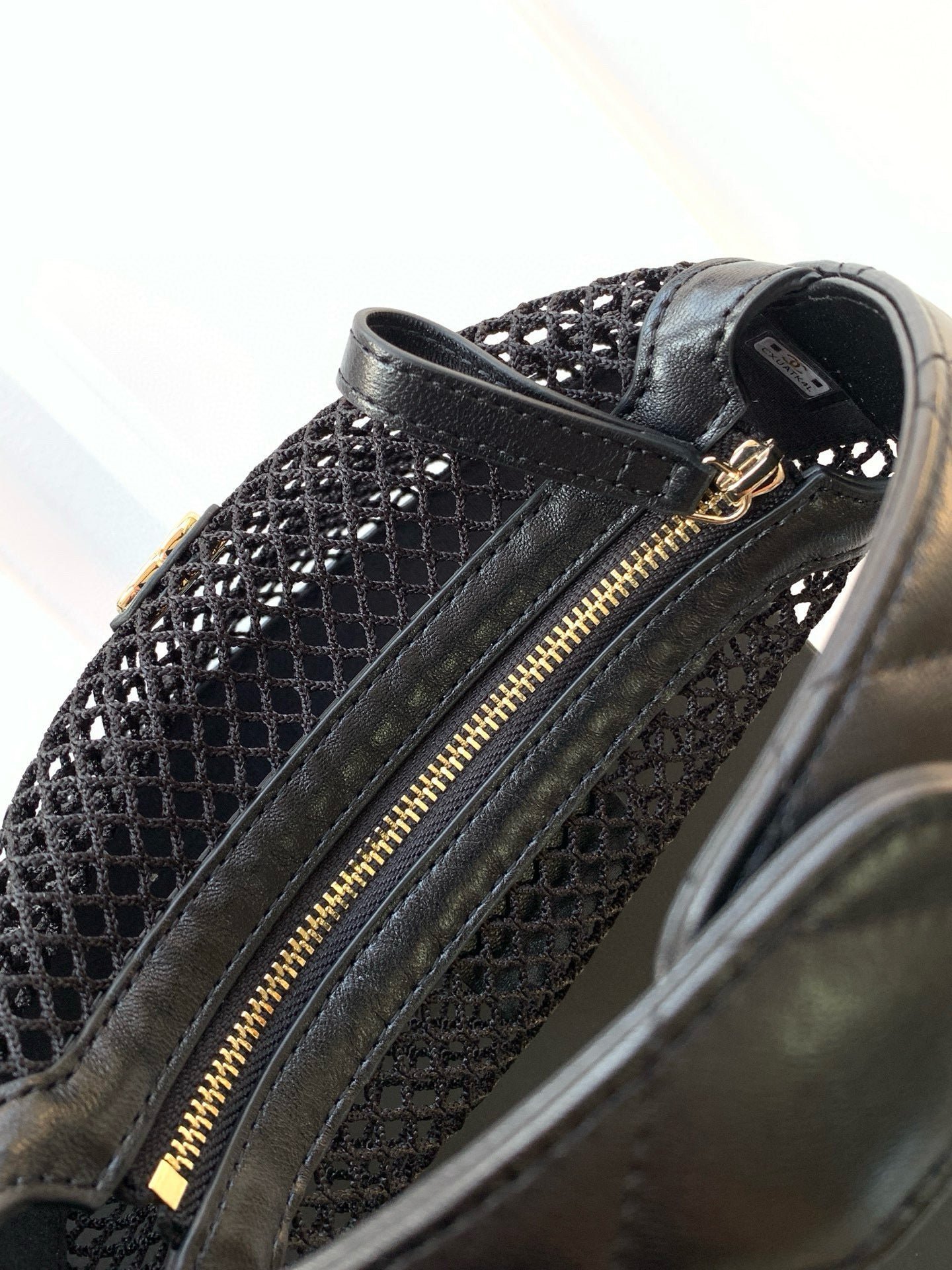 CC 25S POUCH IN BLACK LAMBSKIN WITH MESH GOLD HARDWARE - Image 16