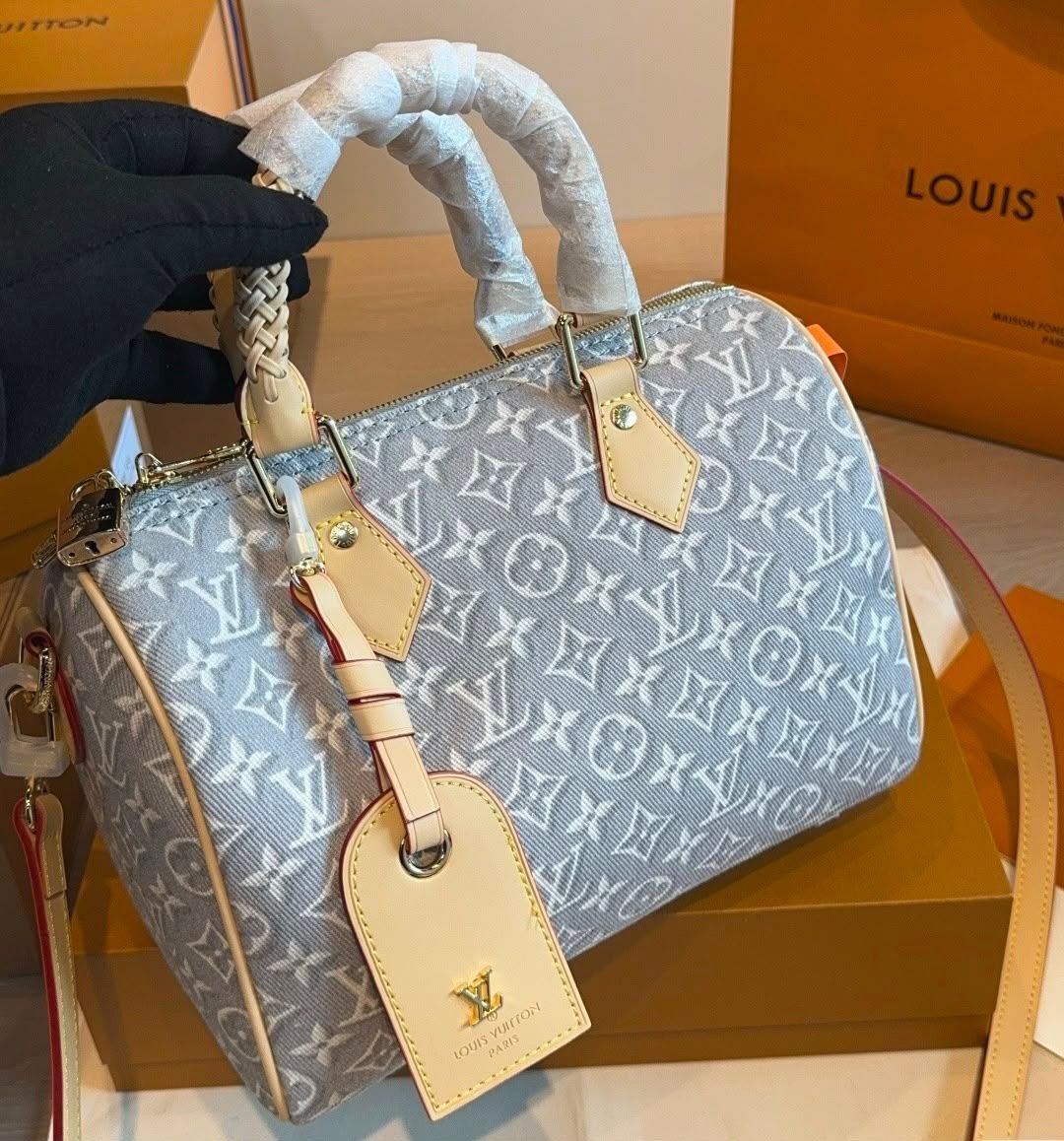 Frost Whisper With Leather 25cm Luxury Iconic Designer Bag - Image 3