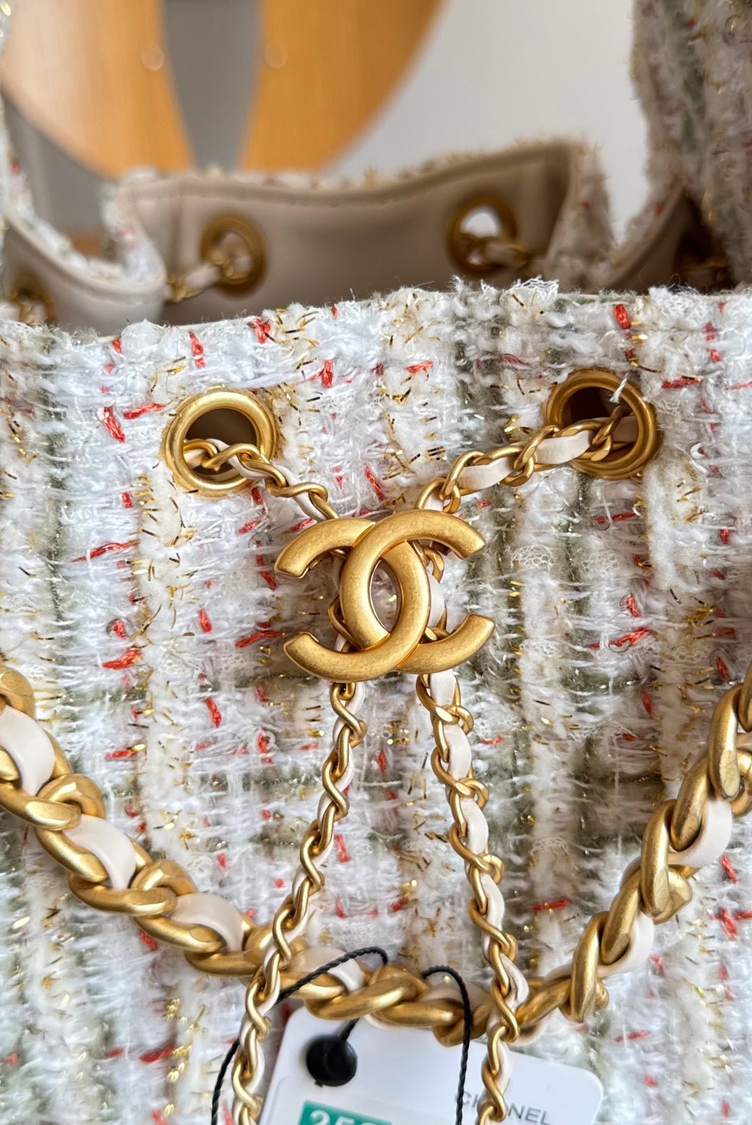 CHANEL 25S HOBO BAG 30 IN MULTICOLOR TWEED WITH GOLD HARDWARE - Image 4