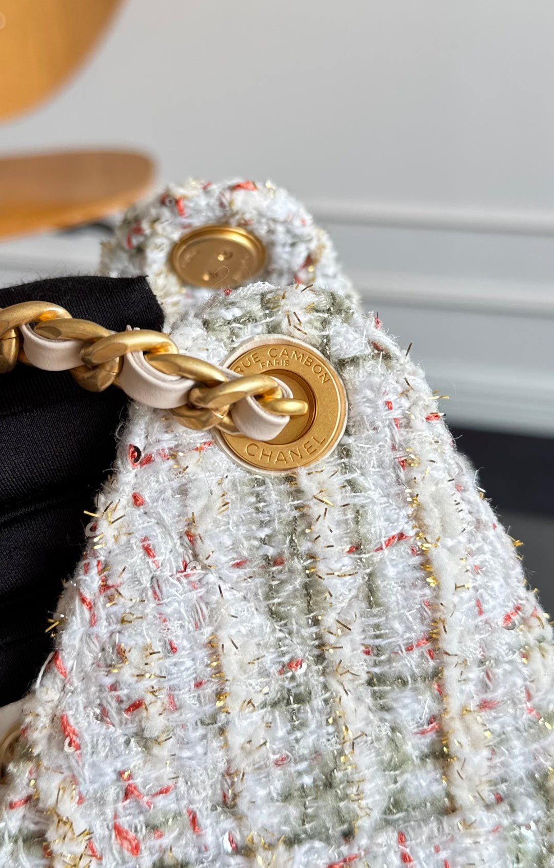 CHANEL 25S HOBO BAG 30 IN MULTICOLOR TWEED WITH GOLD HARDWARE - Image 8