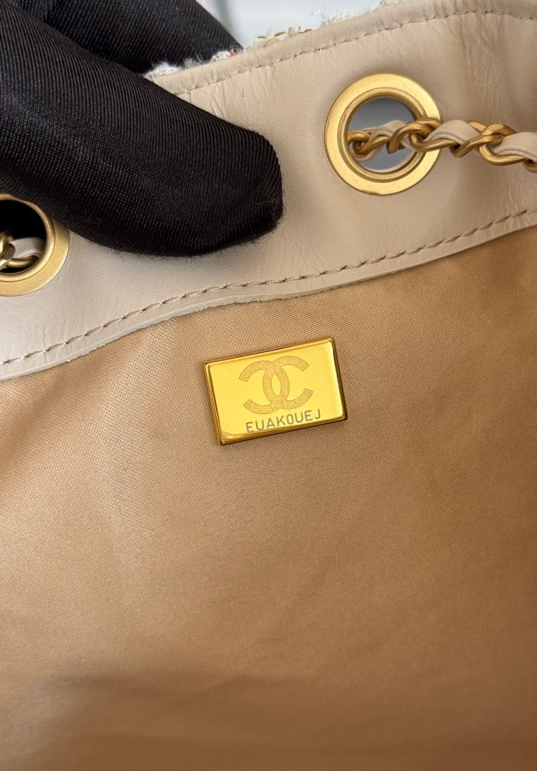 CHANEL 25S HOBO BAG 30 IN MULTICOLOR TWEED WITH GOLD HARDWARE - Image 9