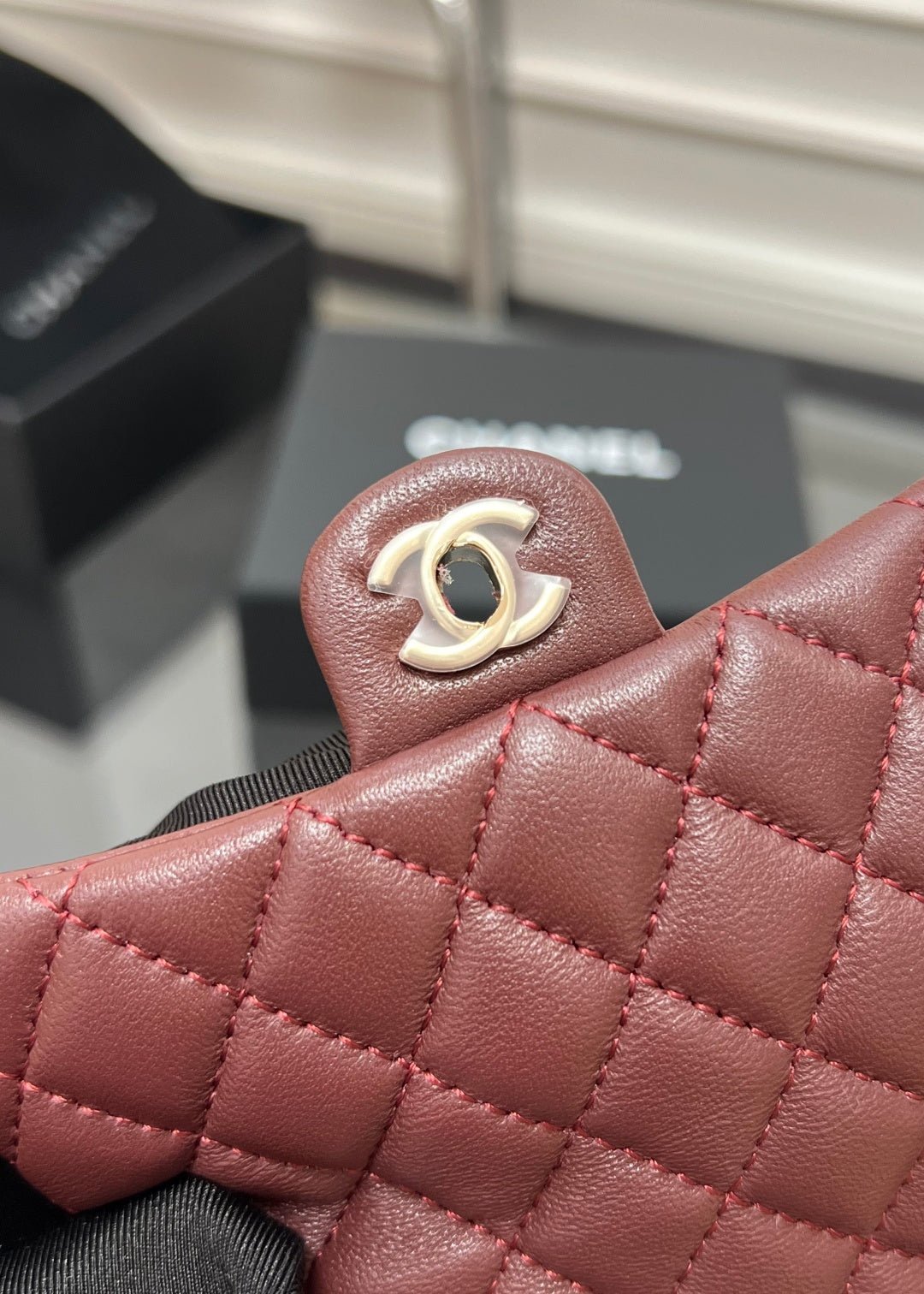 CHANEL 25S FLAP CHARM BAG 13 IN DARK RED LAMBSKIN - Image 17