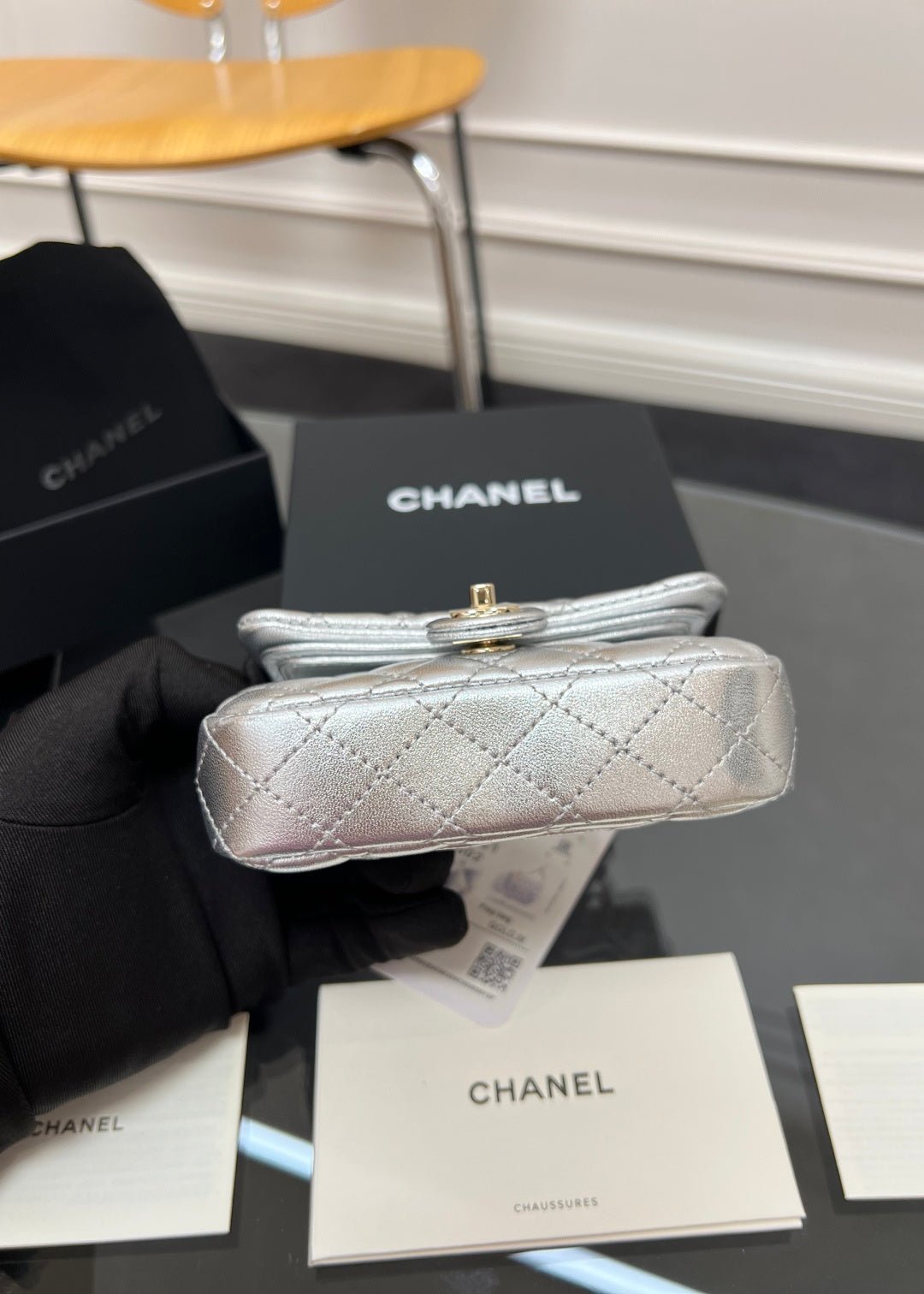 CHANEL 25S FLAP CHARM BAG 13 IN SILVER METALLIC LAMBSKIN - Image 15