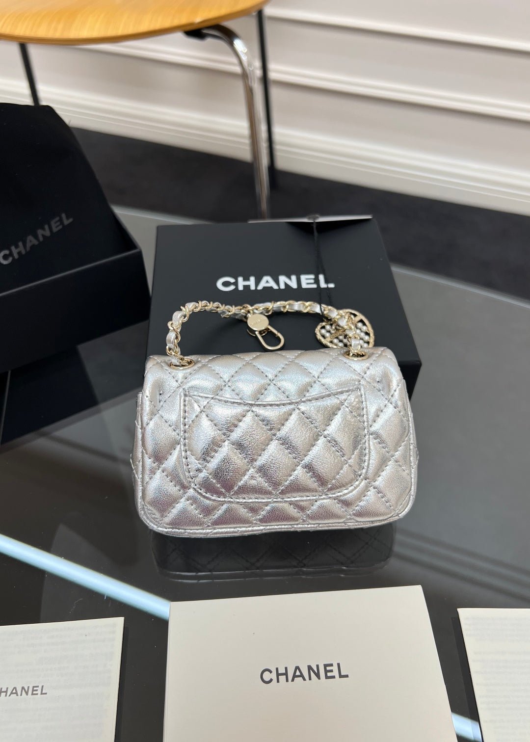 CHANEL 25S FLAP CHARM BAG 13 IN SILVER METALLIC LAMBSKIN - Image 7