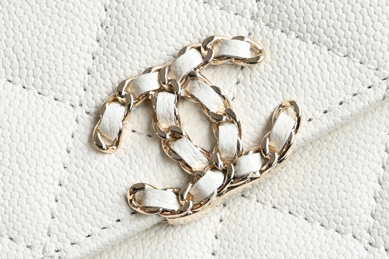 CHANEL 25S KELLY 14.5 CM IN WHITE LAMBSKIN - Image 8