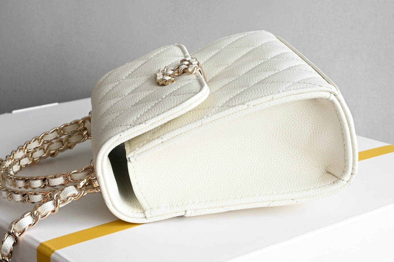 CHANEL 25S KELLY 14.5 CM IN WHITE LAMBSKIN - Image 4