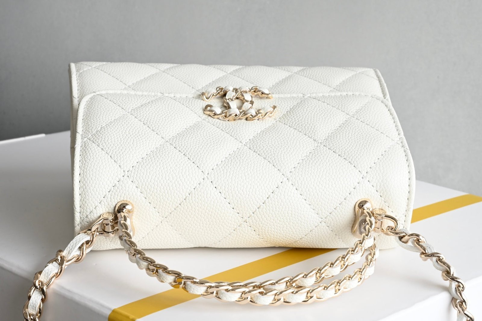 CHANEL 25S KELLY 14.5 CM IN WHITE LAMBSKIN - Image 2
