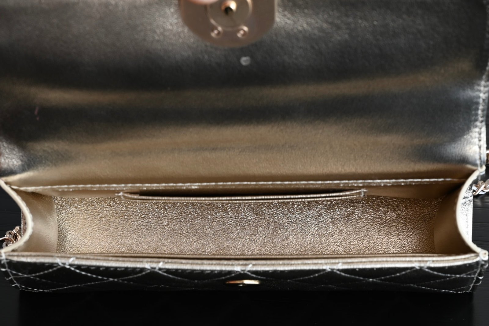 CHANEL 25S KELLY 18 CM IN GOLD LAMBSKIN - Image 9