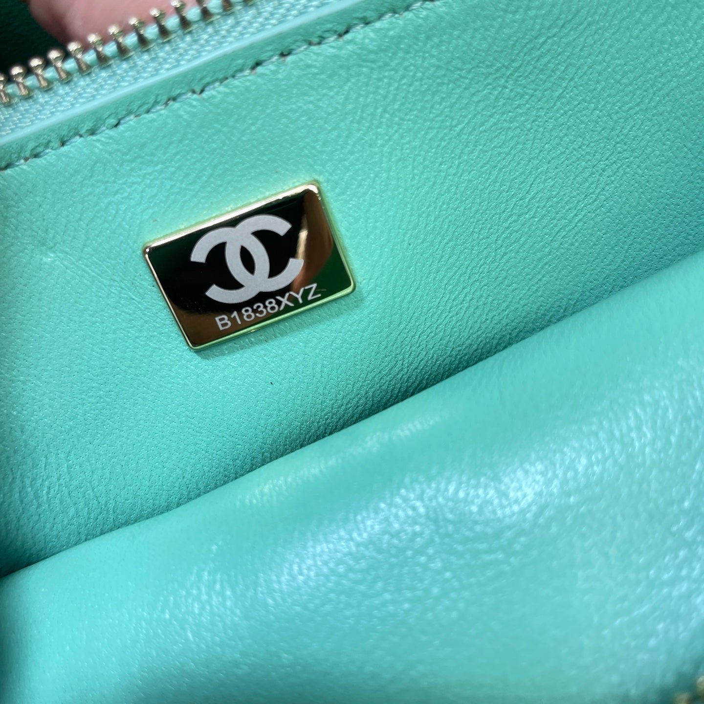 CHANEL 26S CLASSIC FLAP 33 IN MINT GREEN SUEDE - Image 18