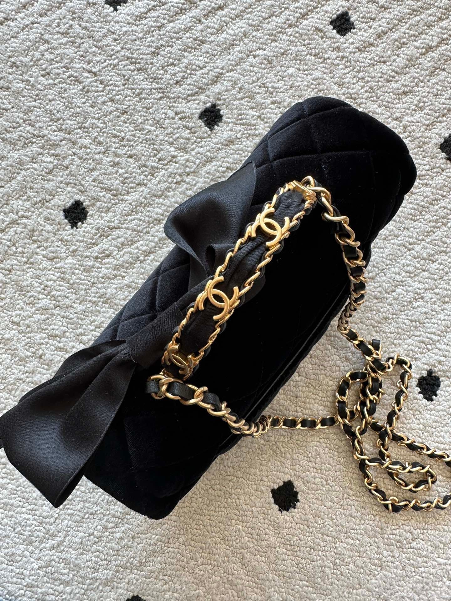 CHANEL 25S MINI FLAP BAG 23 IN BLACK VELVET WITH GOLD HARDWARE - Image 2