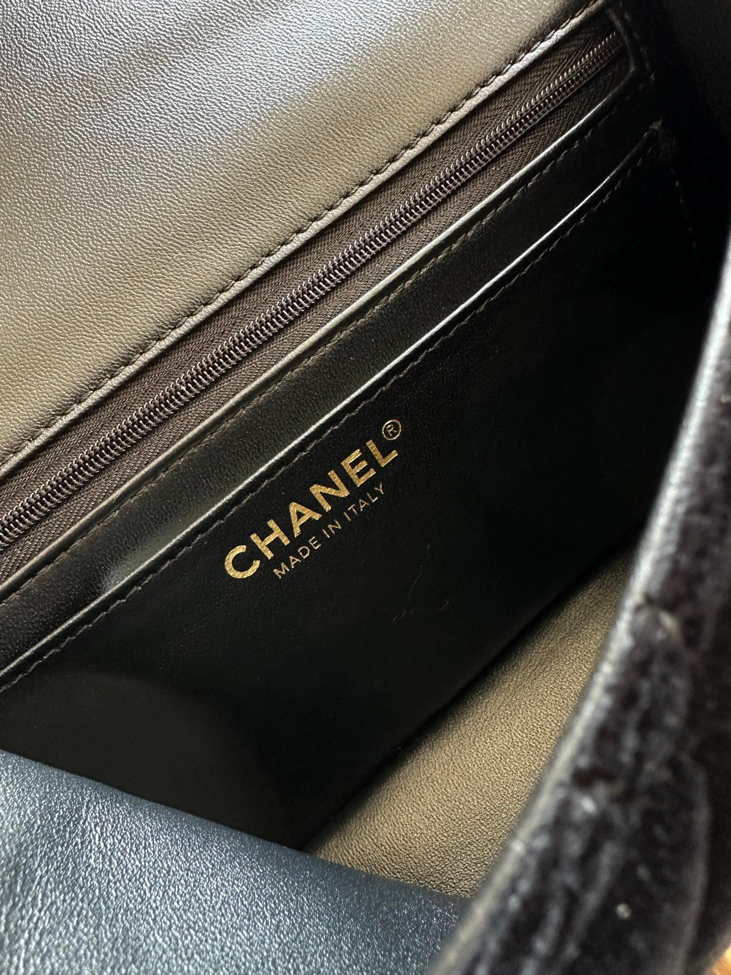 CHANEL 25S MINI FLAP BAG 23 IN BLACK VELVET WITH GOLD HARDWARE - Image 8