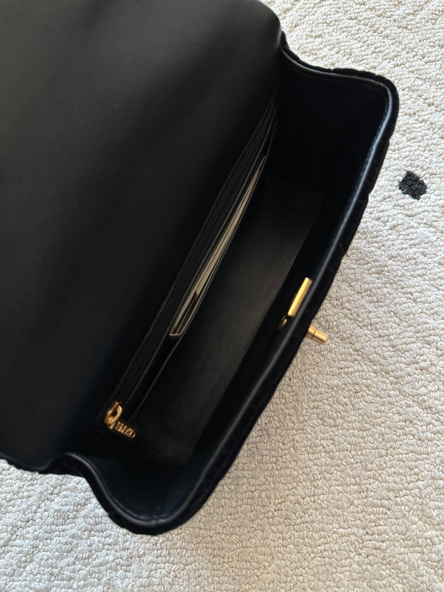 CHANEL 25S MINI FLAP BAG 23 IN BLACK VELVET WITH GOLD HARDWARE - Image 7