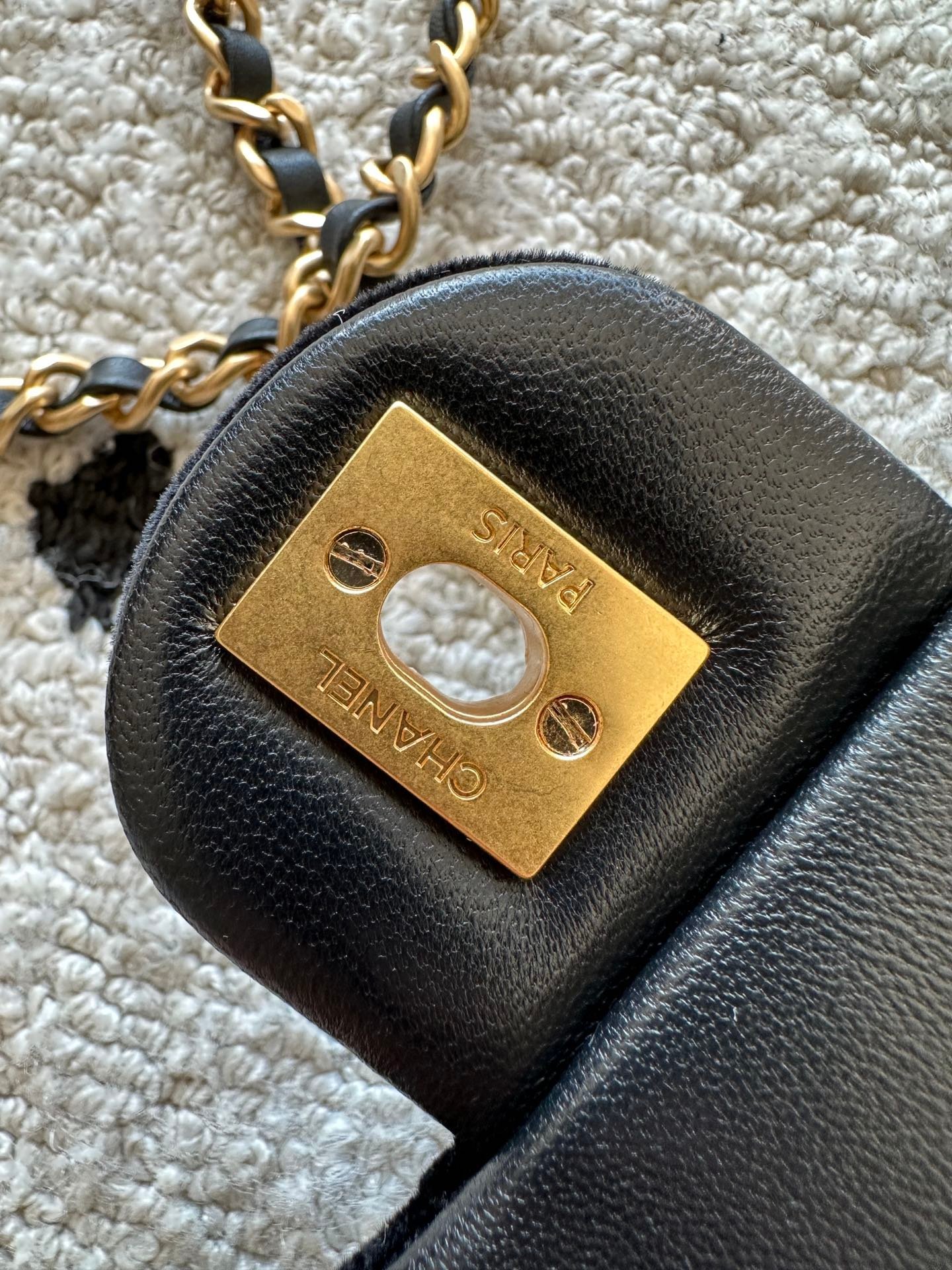 CHANEL 25S MINI FLAP BAG 23 IN BLACK VELVET WITH GOLD HARDWARE - Image 18
