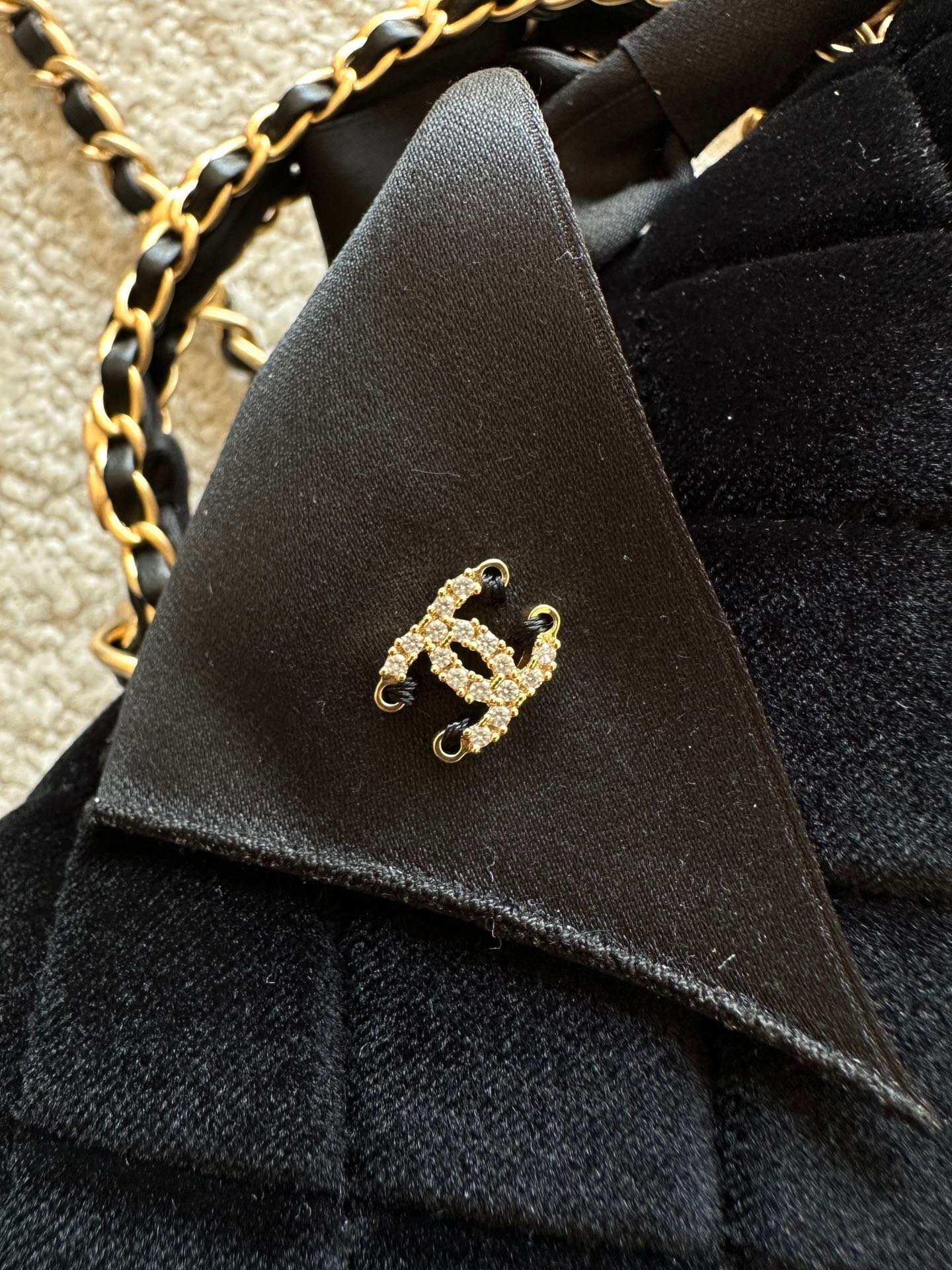 CHANEL 25S MINI FLAP BAG 23 IN BLACK VELVET WITH GOLD HARDWARE - Image 13