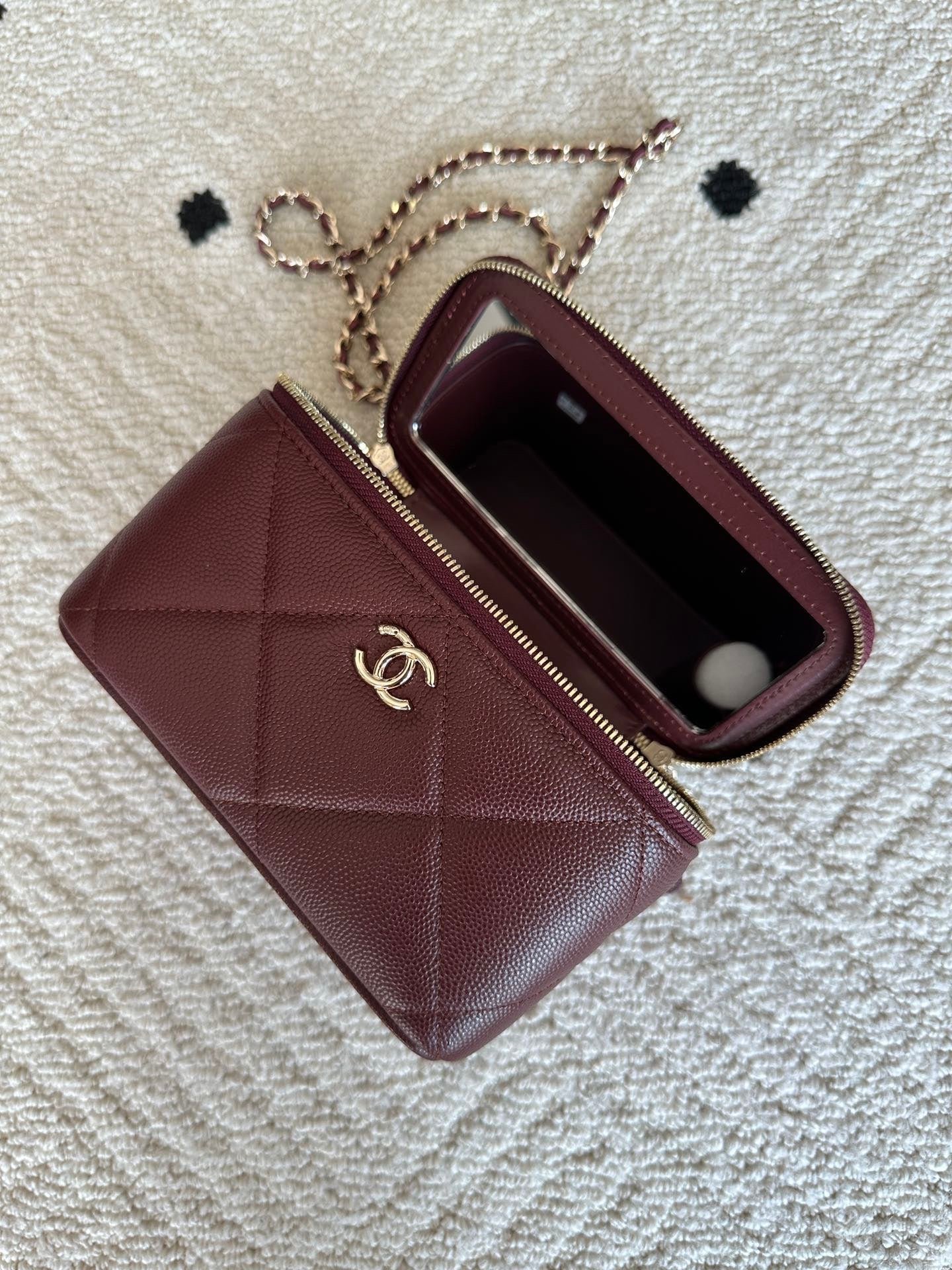 CHANEL 25S VANITY BAG 17 IN DARK RED CAVIAR LEATHER WITH GOLD HARDWARE - Image 7