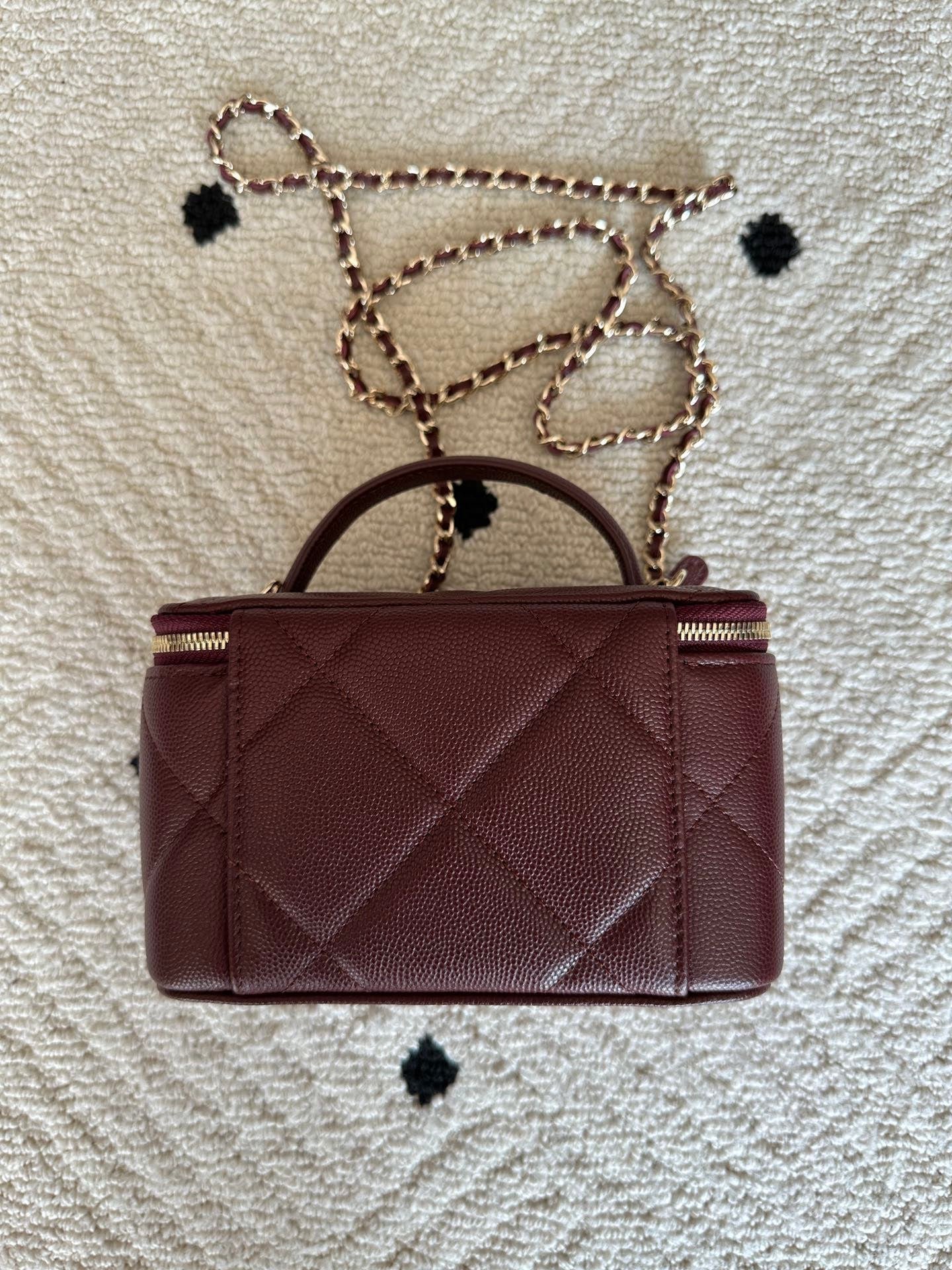 CHANEL 25S VANITY BAG 17 IN DARK RED CAVIAR LEATHER WITH GOLD HARDWARE - Image 5
