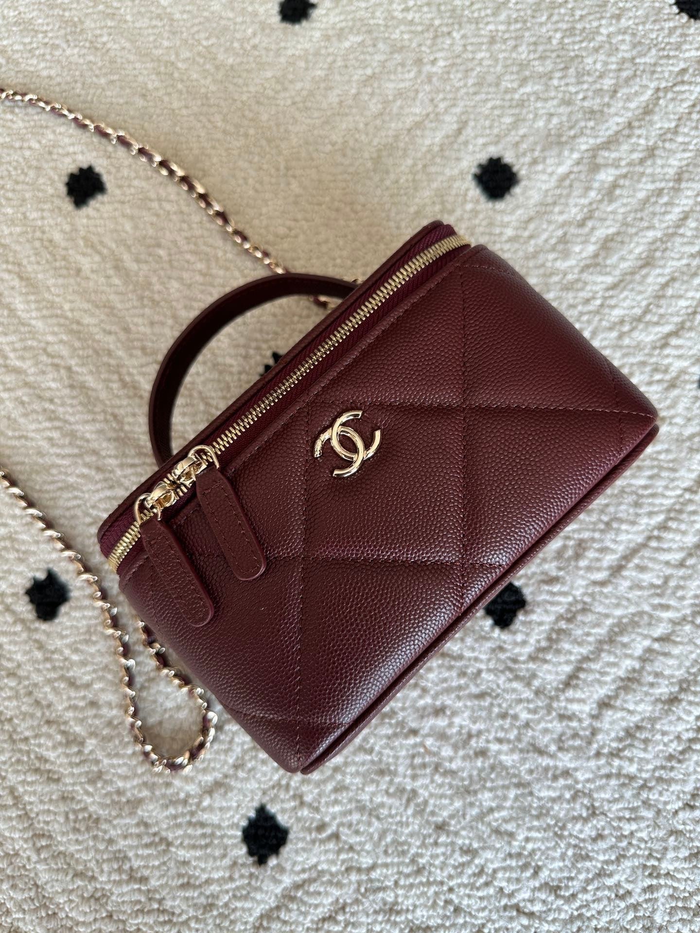 CHANEL 25S VANITY BAG 17 IN DARK RED CAVIAR LEATHER WITH GOLD HARDWARE - Image 2