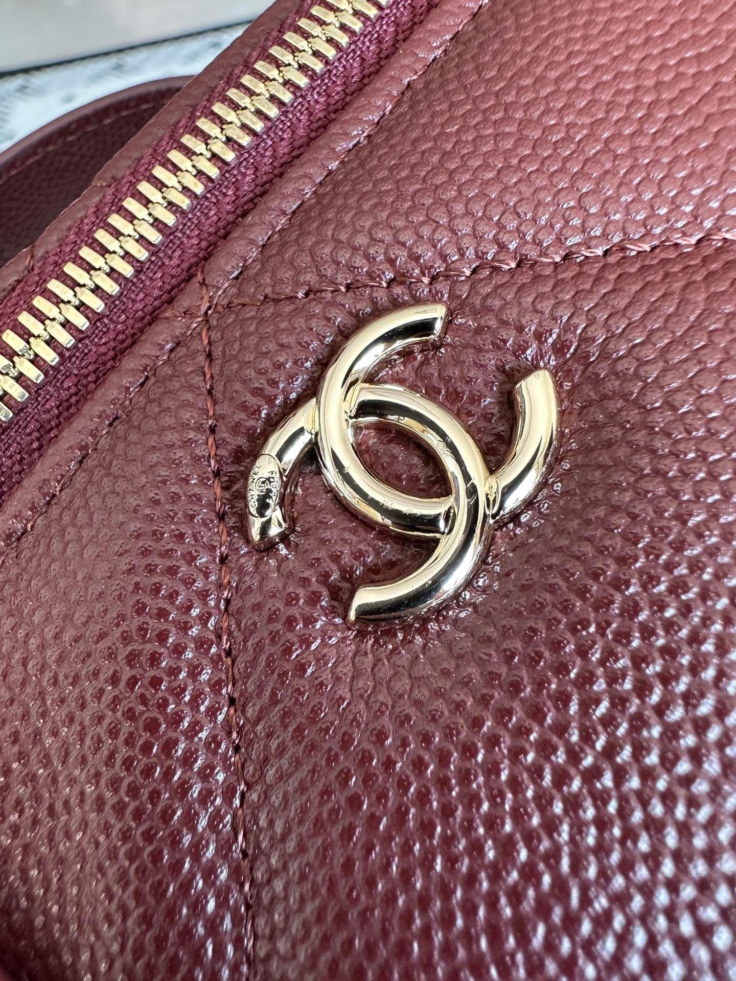 CHANEL 25S VANITY BAG 17 IN DARK RED CAVIAR LEATHER WITH GOLD HARDWARE - Image 3